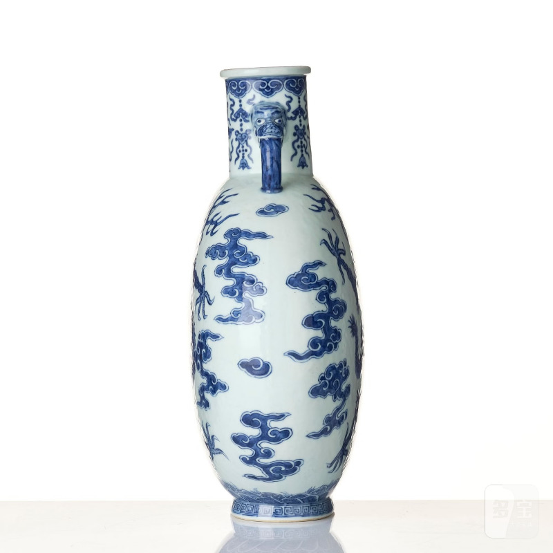 A blue and white 'dragon' moon flask, - 图4